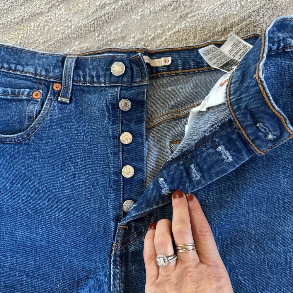 Levi’s premium denim shorts ribacage jean shorts high rise button fly Size 30 - Picture 4 of 13